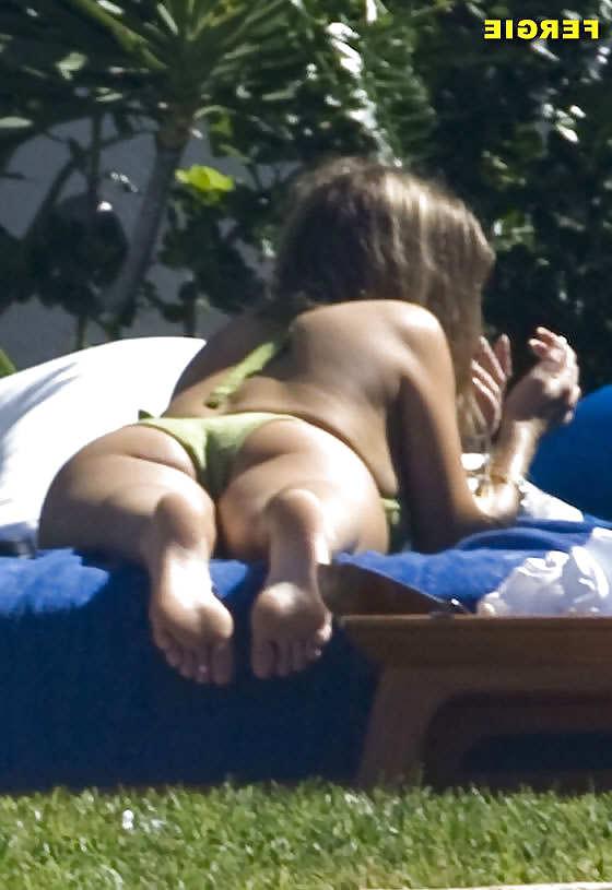 25P Celeb Bikini Asses - Leave Dirty Comments
