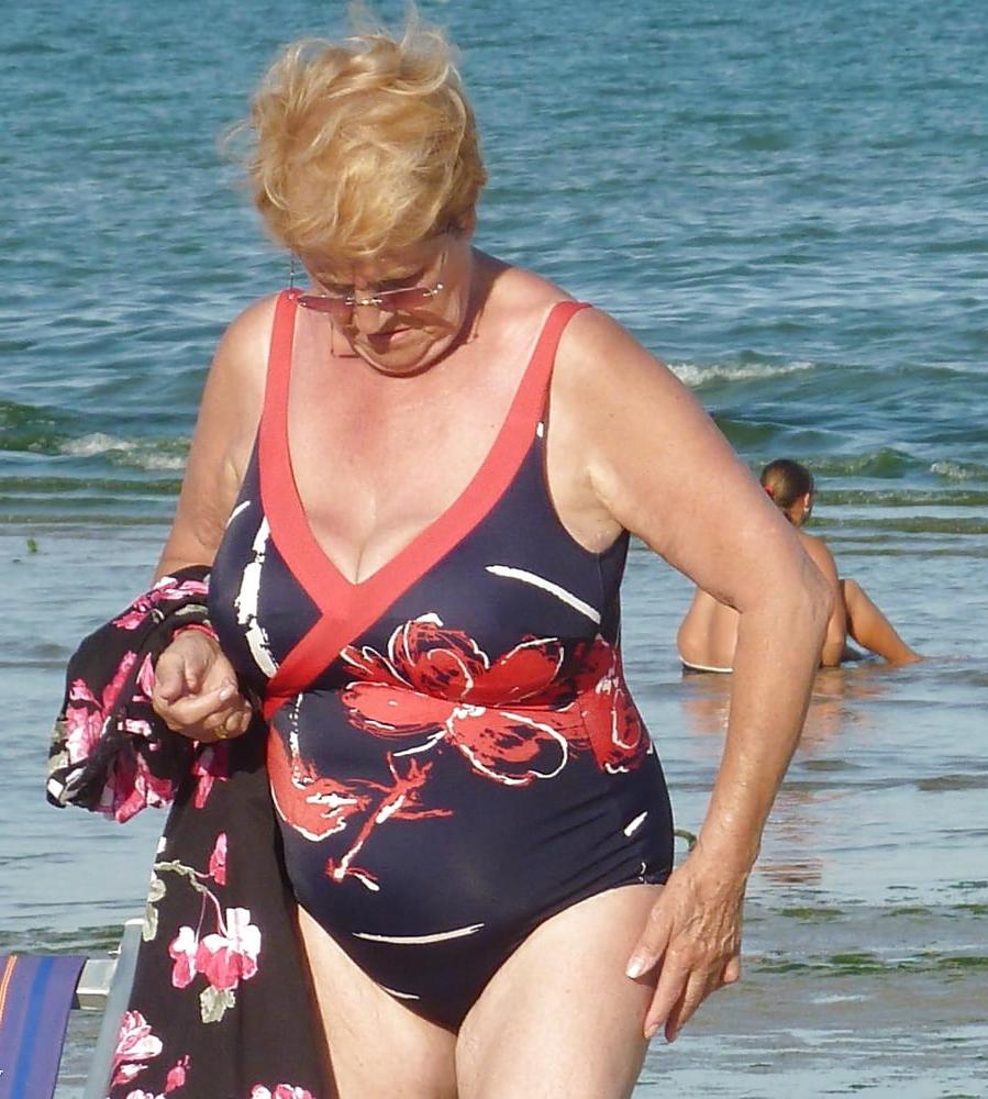 25P Matures in Swimsuits 6