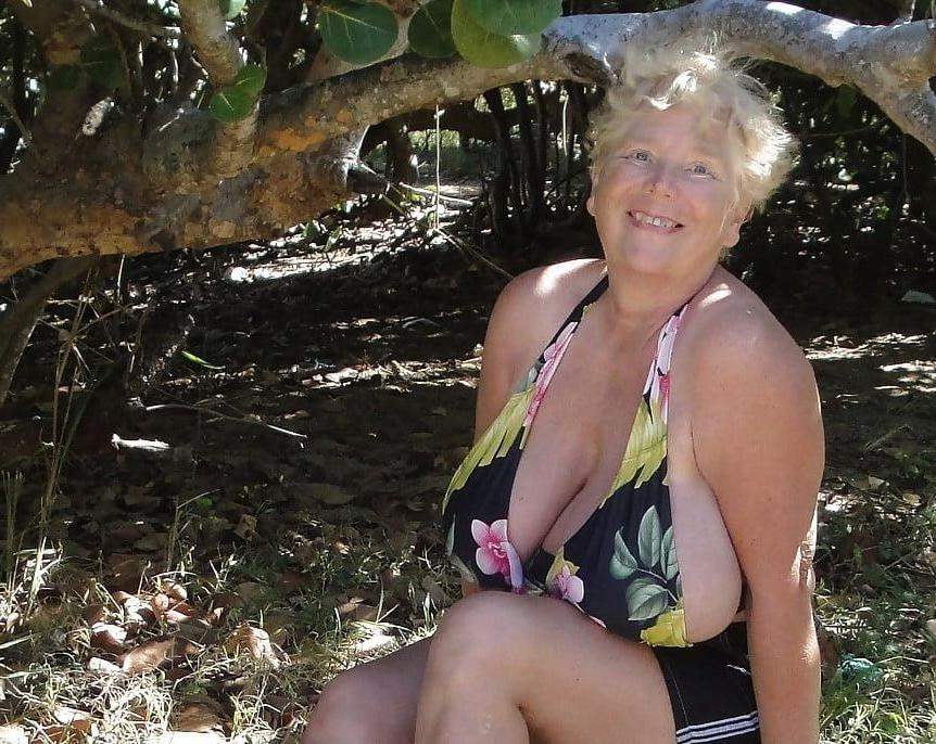 25P Matures in Swimsuits 6