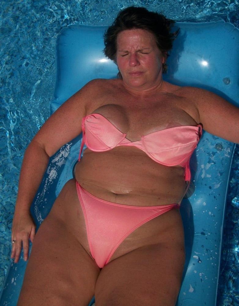 25P Matures in Swimsuits 6