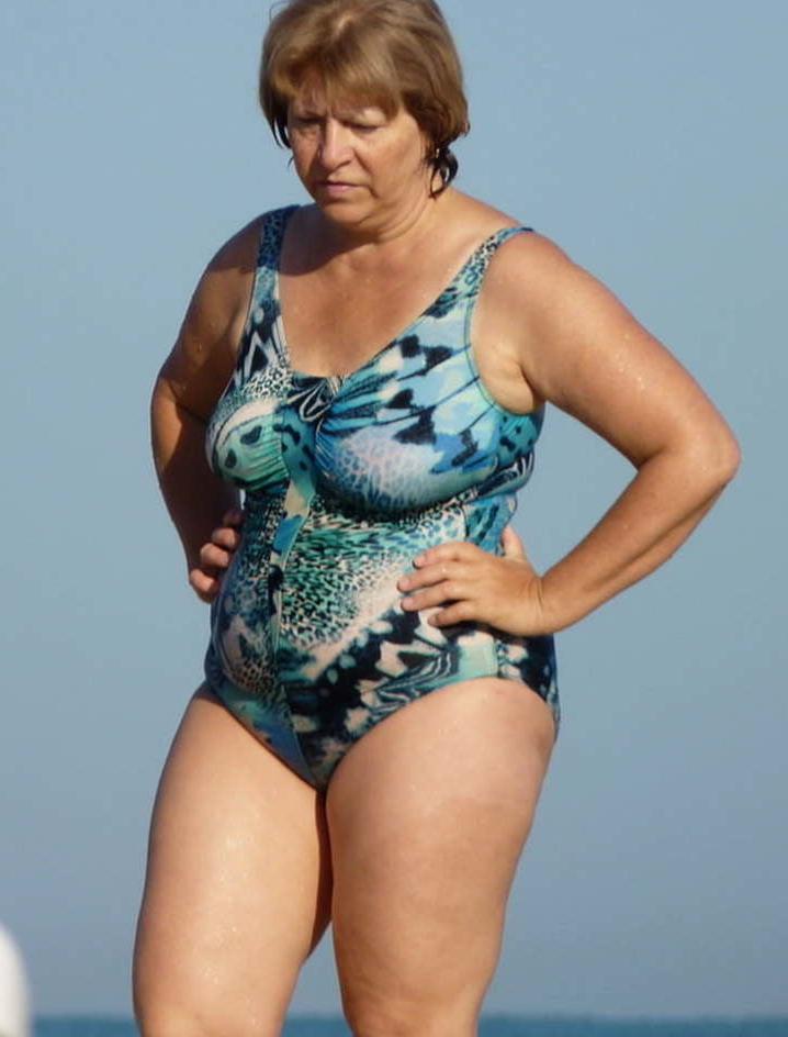 25P Matures in Swimsuits 6