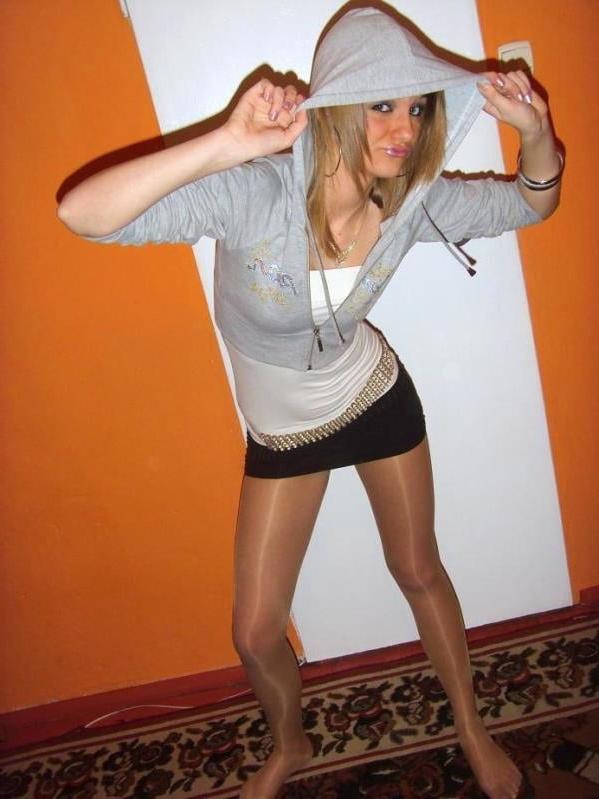 25P sexy babes in tights pantyhose nylons 195