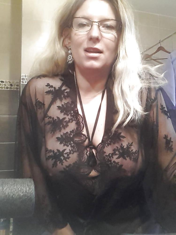 7P French milf Mom Caroline chienne de mere francaise expose