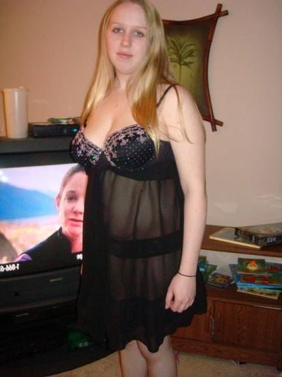 25P Women Need Exposure 837 - Busty Swinging MILF