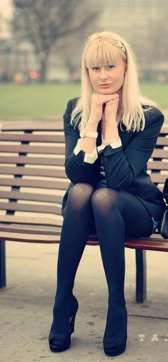 25P various polish females in tights pantyhose nylons 99