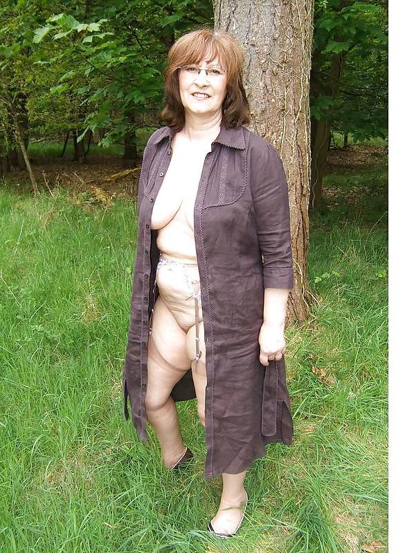 25P Ann under a blue dress