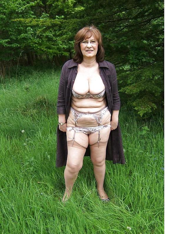 25P Ann under a blue dress
