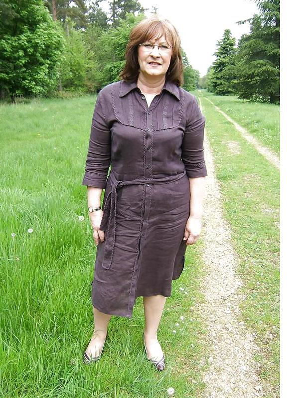 25P Ann under a blue dress