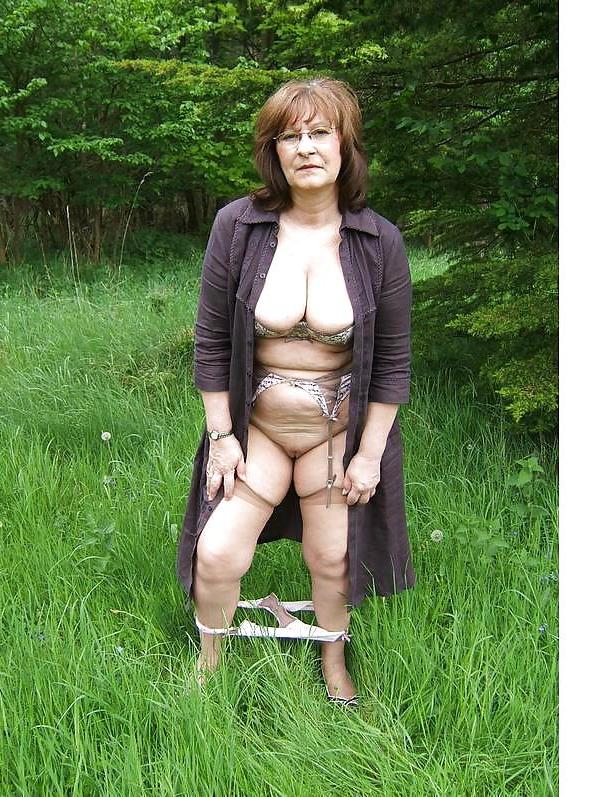 25P Ann under a blue dress