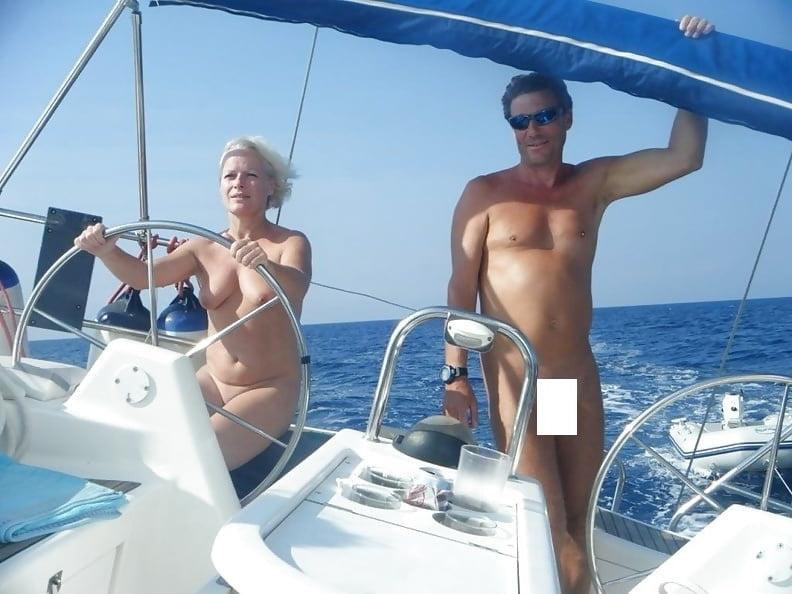 25P 0599 Nude Boat.