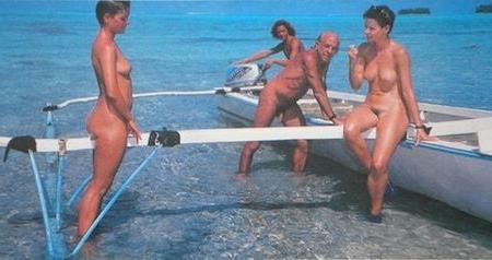 25P 0599 Nude Boat.