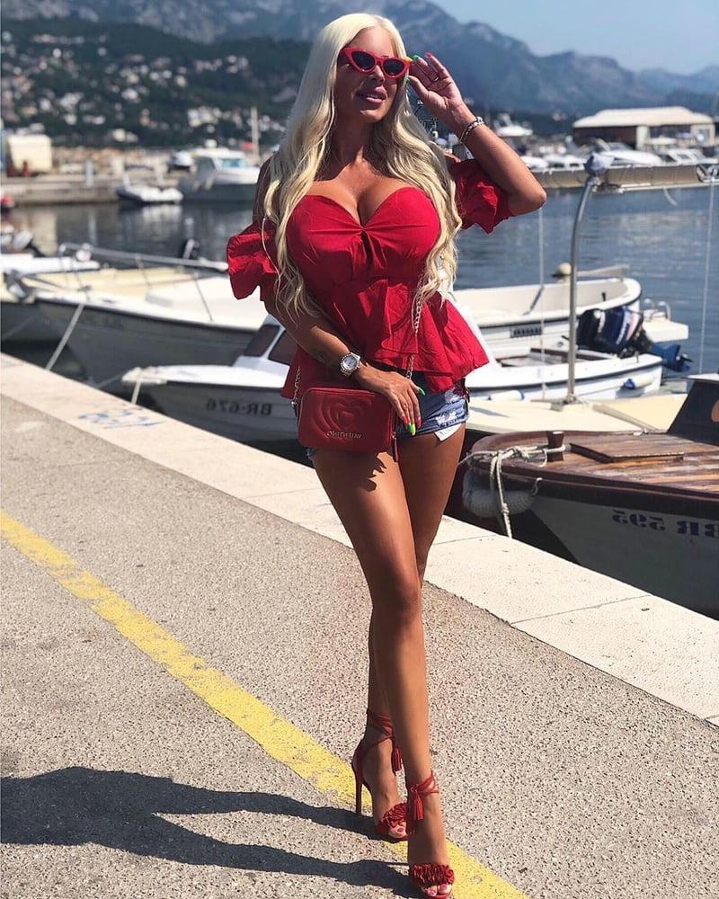 25P Serbian Hot MILF