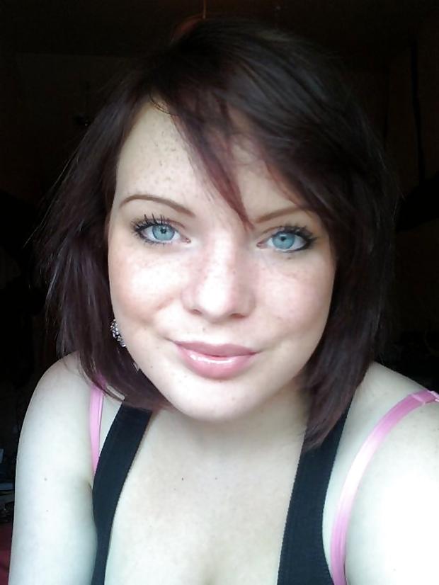14P French brunette shows pink