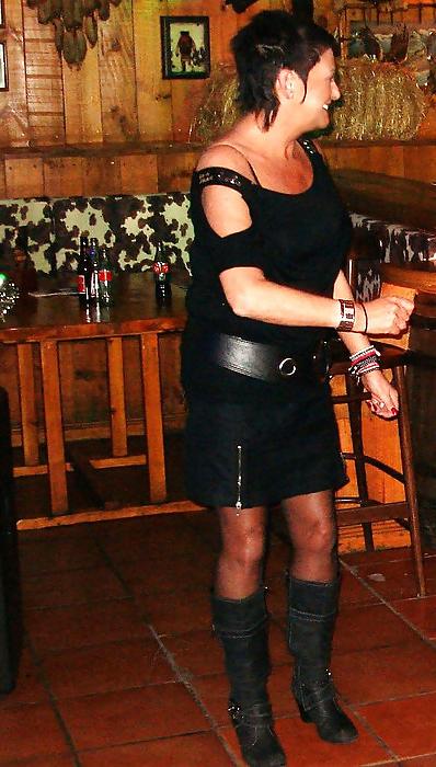 17P Dirty facebook mom in pantyhose en short skirt