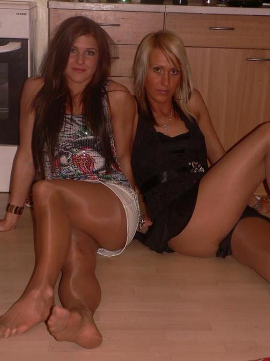 25P sexy babes in tights pantyhose nylons 187