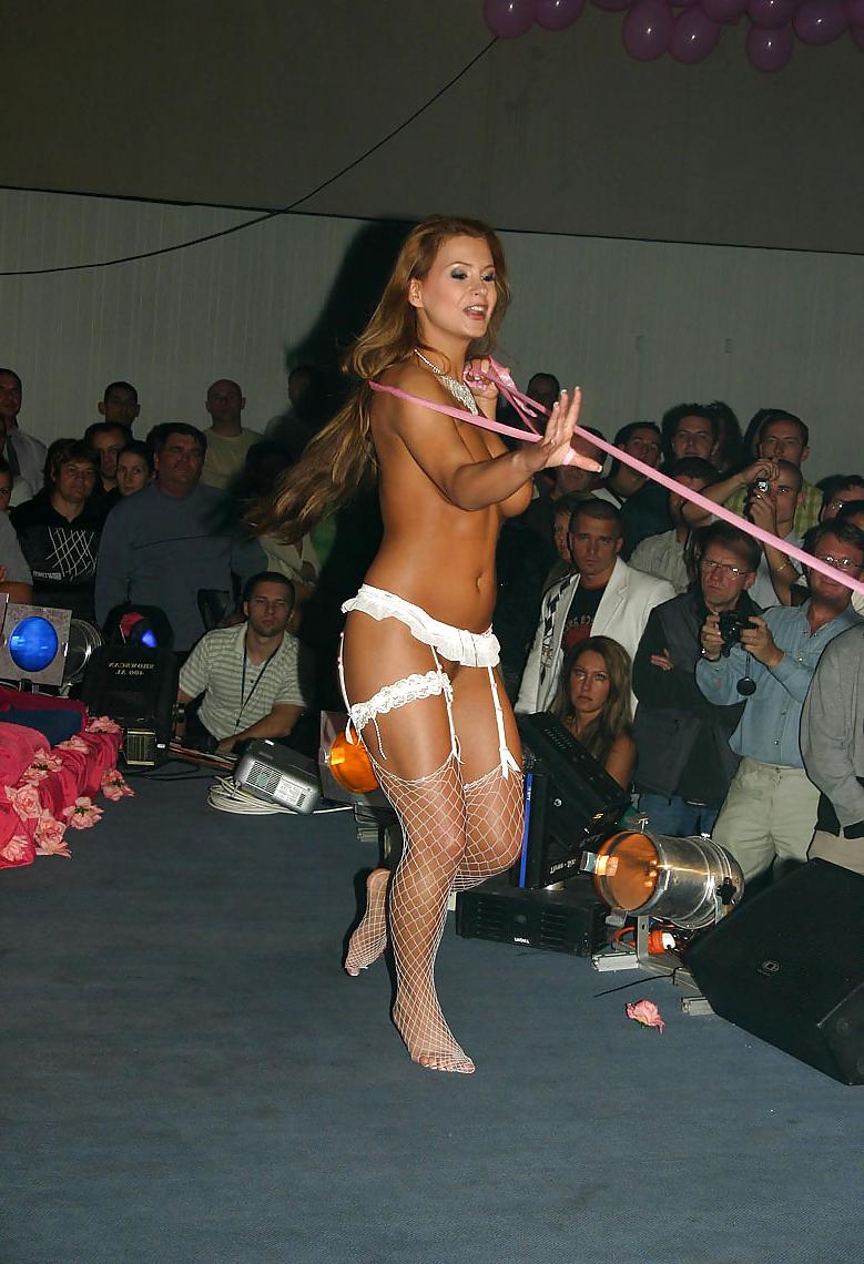 25P Dorothy Black-Live Stage Show