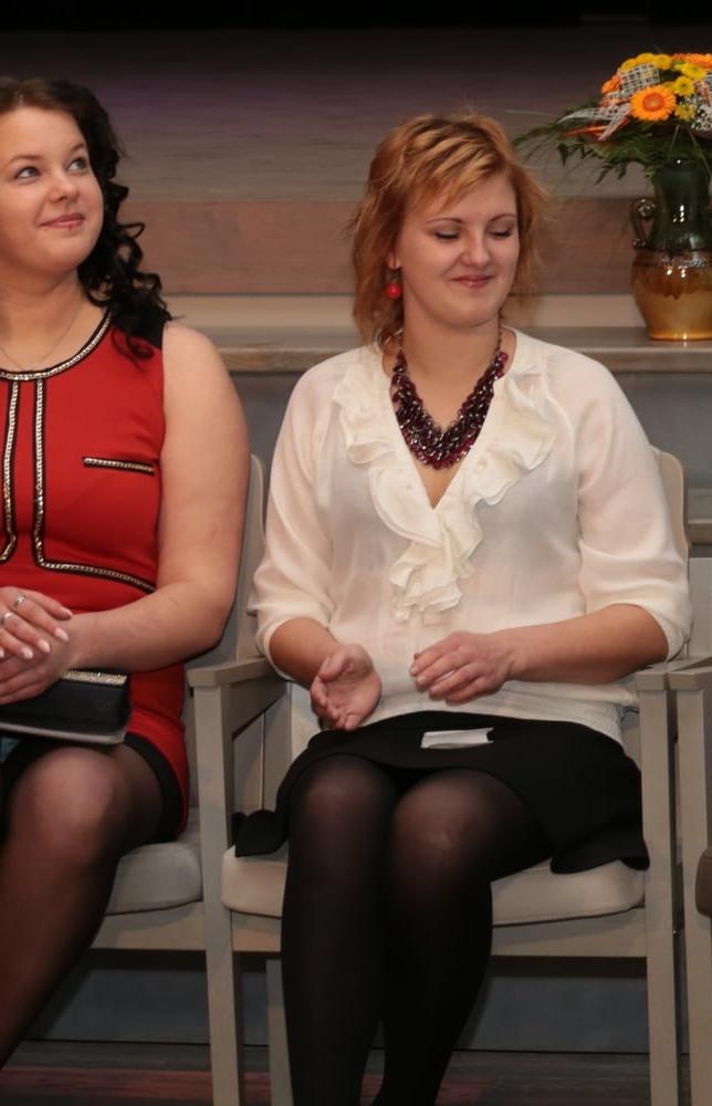 25P Graduation Girls in Pantyhose 03
