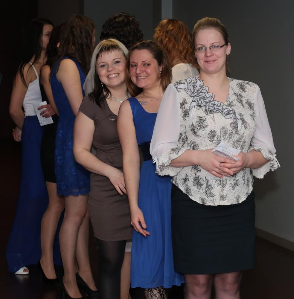 25P Graduation Girls in Pantyhose 03