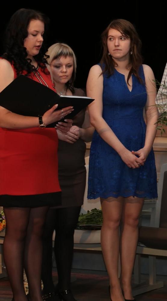 25P Graduation Girls in Pantyhose 03