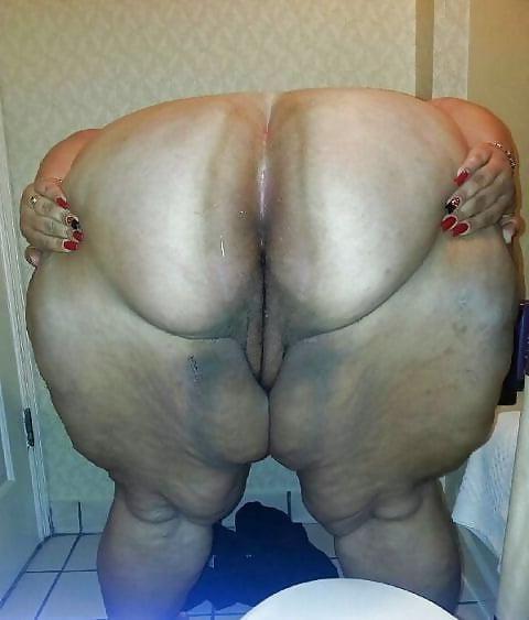 25P Assholes to worship