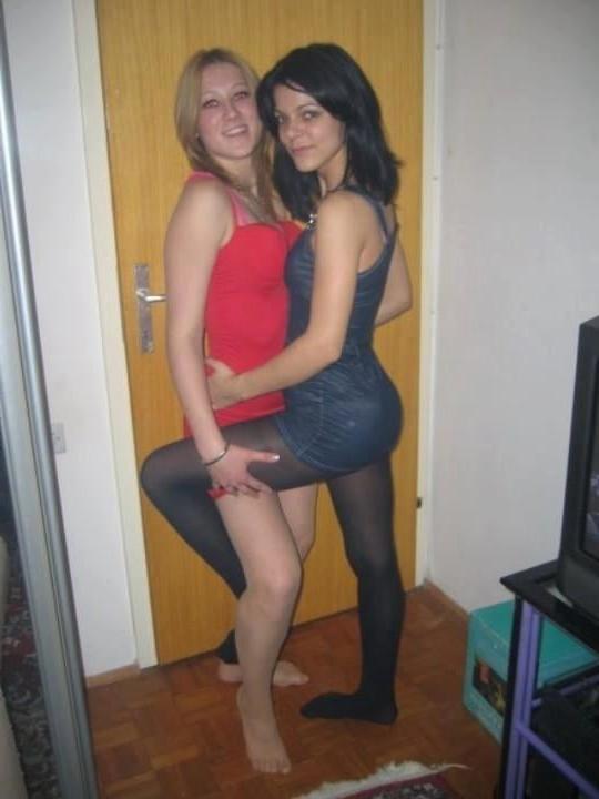 25P sexy babes in tights pantyhose nylons 180
