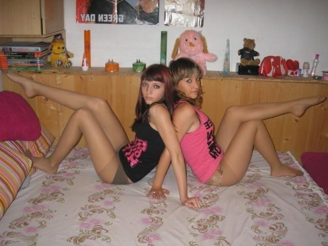 25P sexy babes in tights pantyhose nylons 180