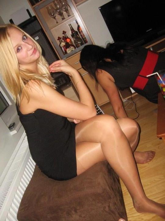25P sexy babes in tights pantyhose nylons 172