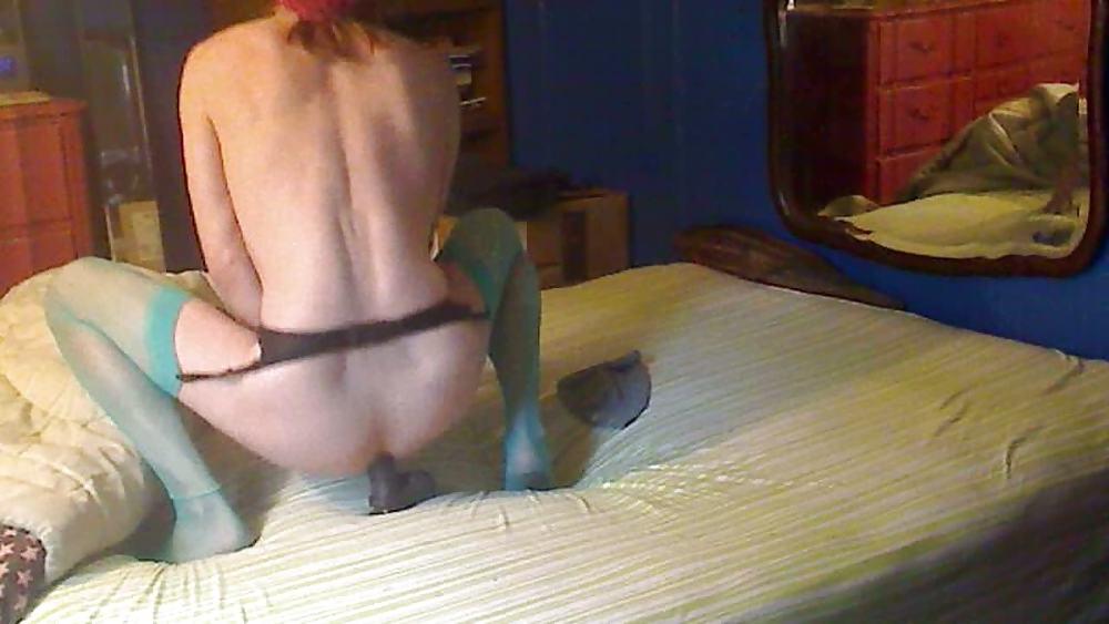 25P Blue nylons n dildo play