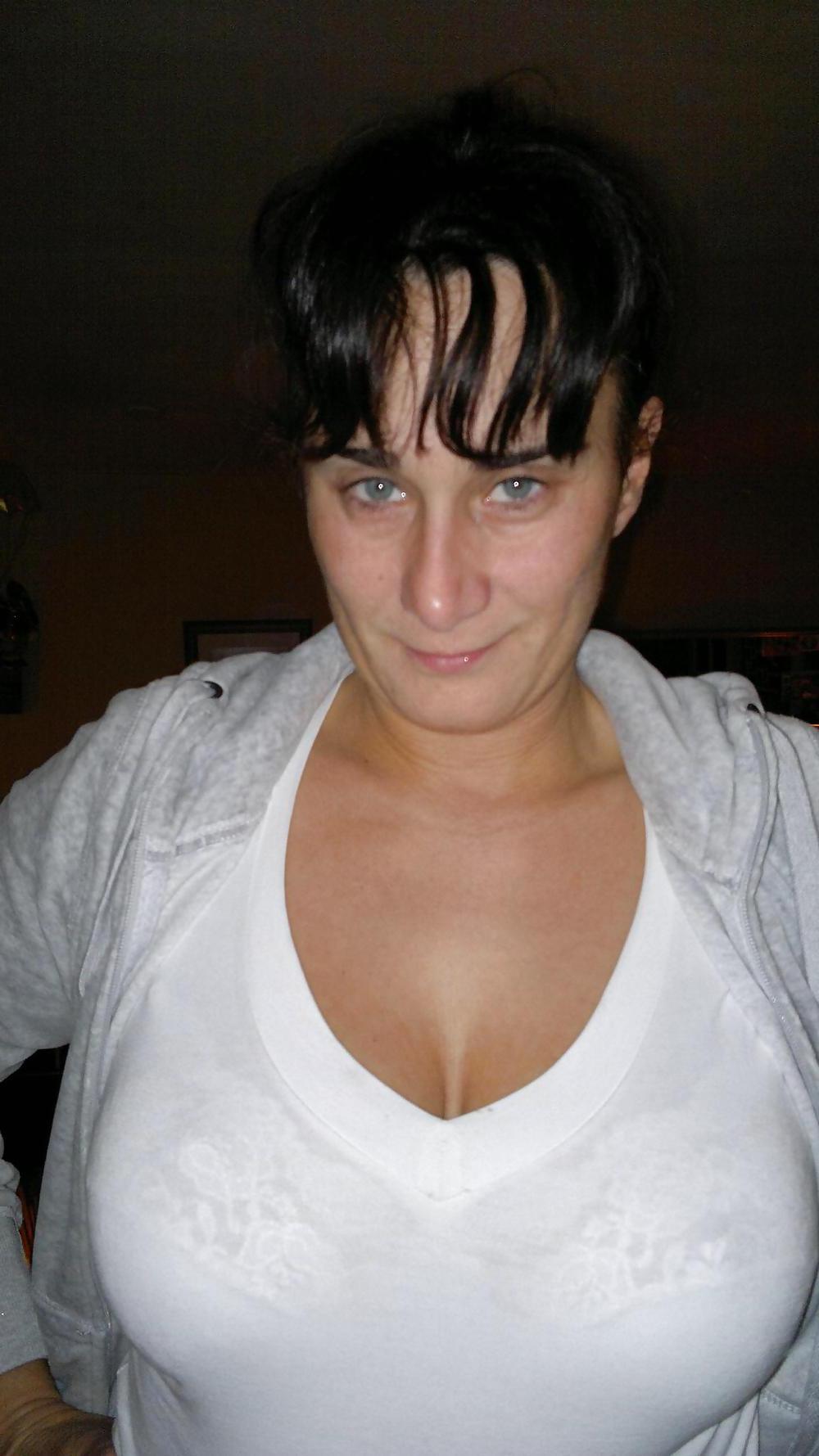 25P Busty Hot Milf