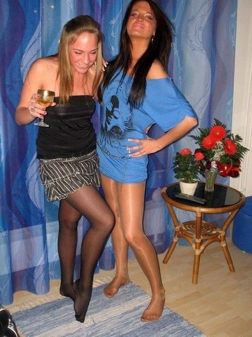 25P sexy babes in tights pantyhose nylons 178