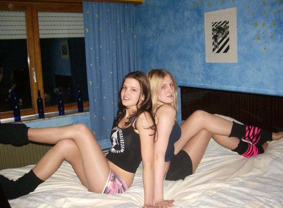 25P sexy babes in tights pantyhose nylons 177
