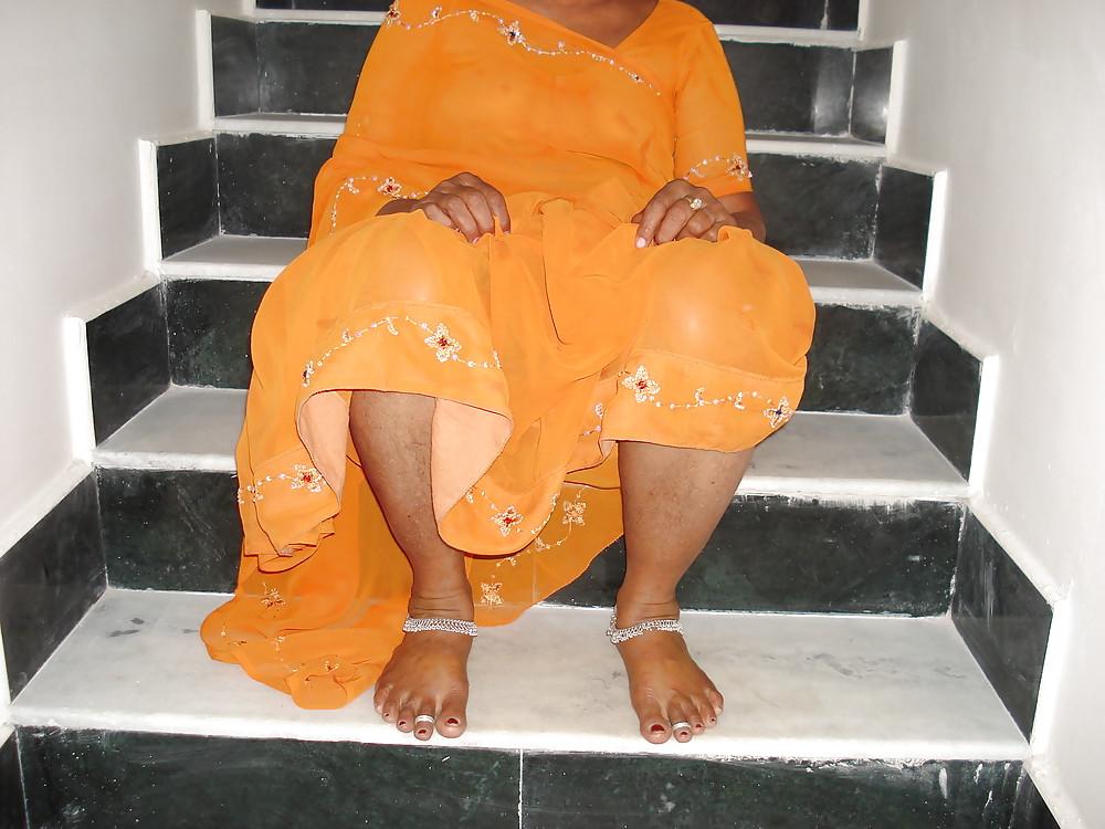 25P Indian Aunty is a Dirty Whore
