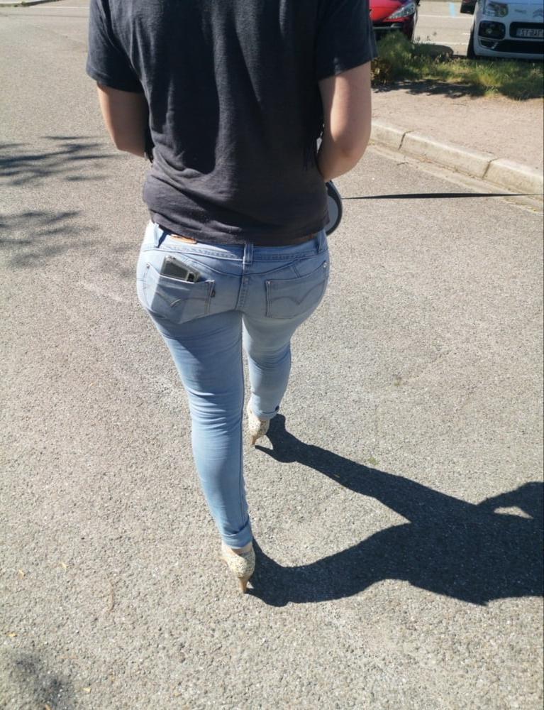 17P LAURA 32 Y FRENCH WHORE FROM AMIENS