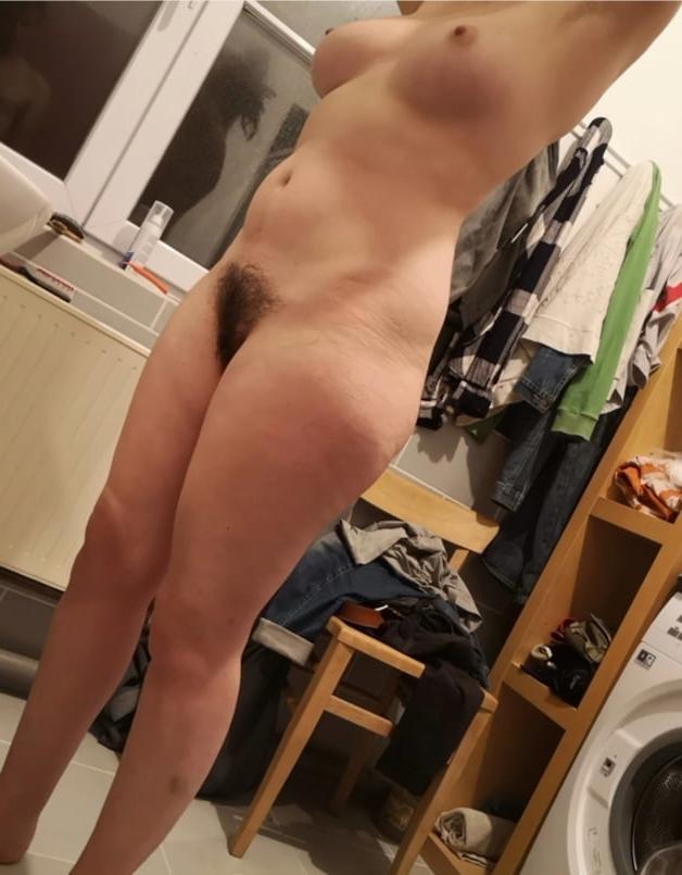 17P LAURA 32 Y FRENCH WHORE FROM AMIENS