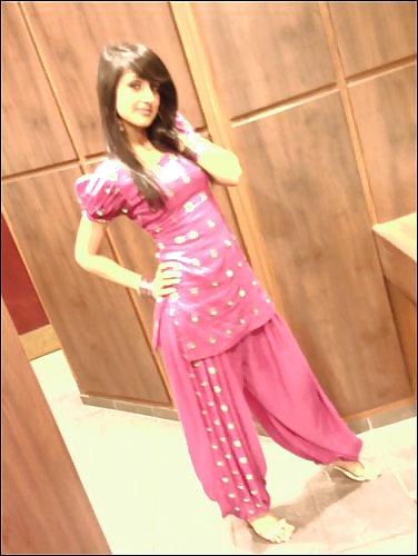 13P Pakistani beauties