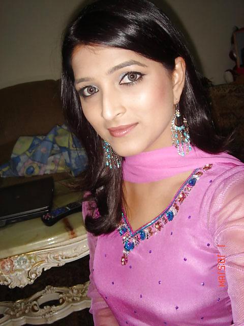 13P Pakistani beauties