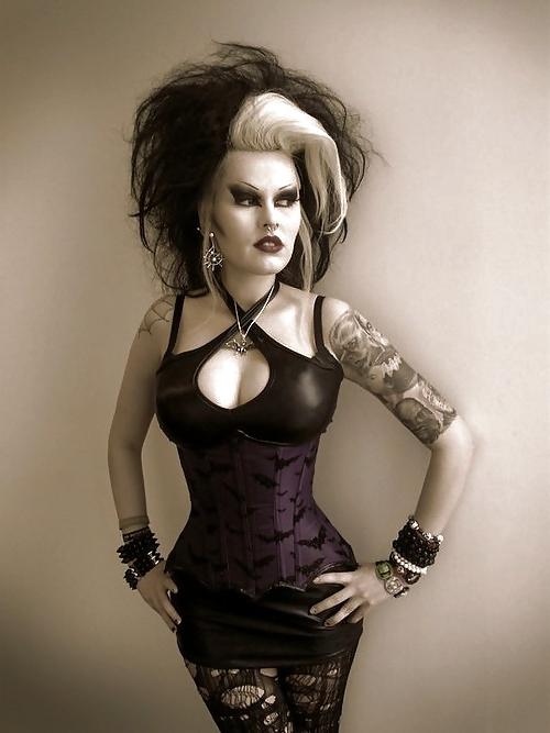 25P Corset 19!