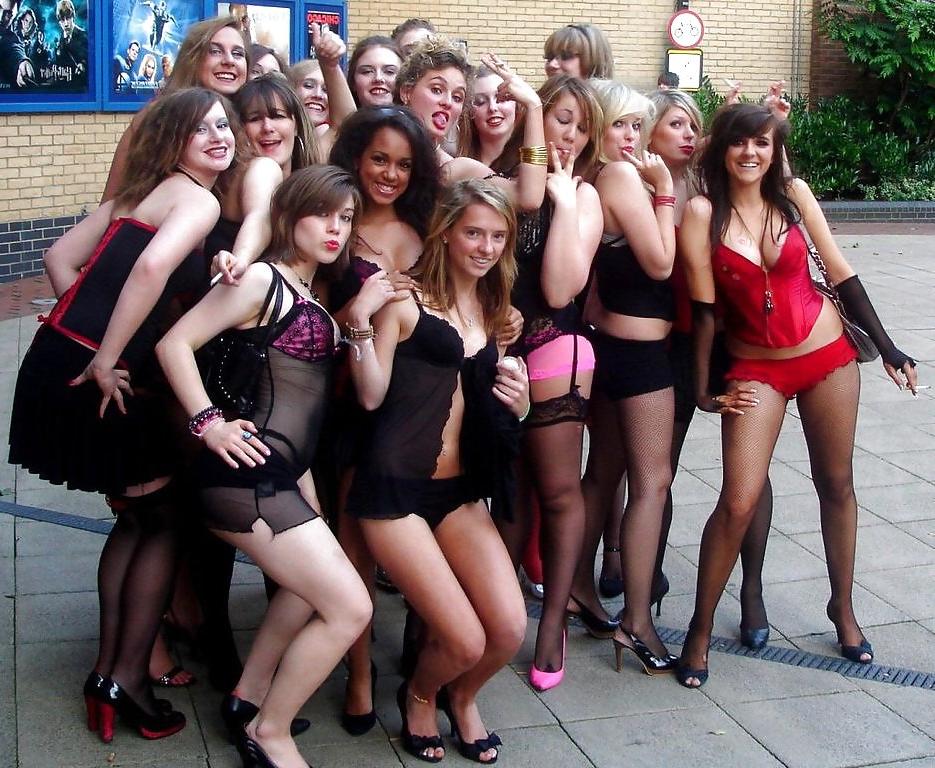 19P Teens in stockings pantyhose