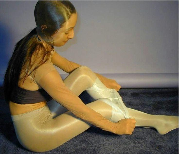 25P pantyhose encasement 2