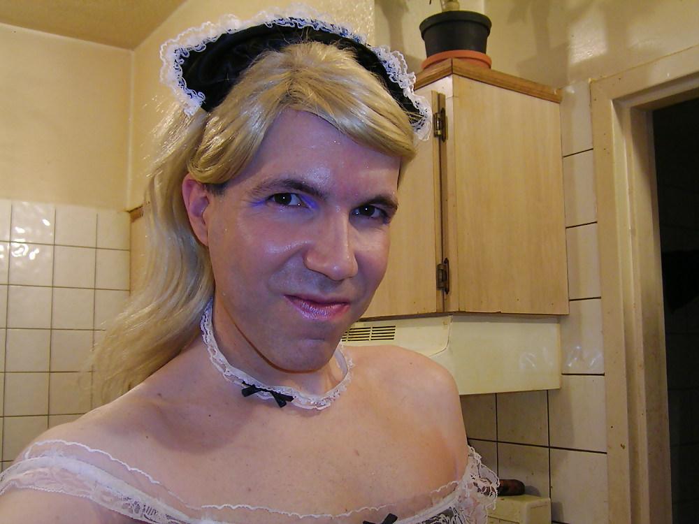 25P Tranny lily annie: FRENCH MAID