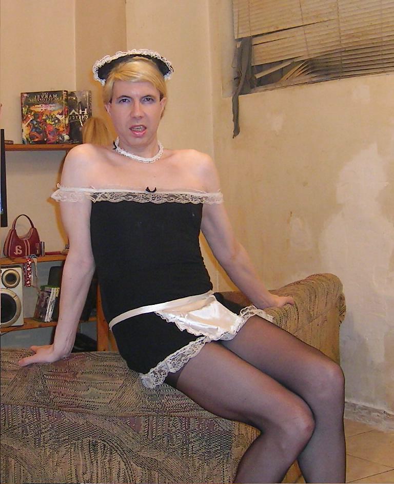 25P Tranny lily annie: FRENCH MAID