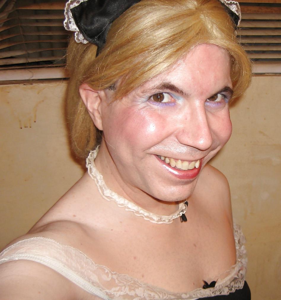 25P Tranny lily annie: FRENCH MAID