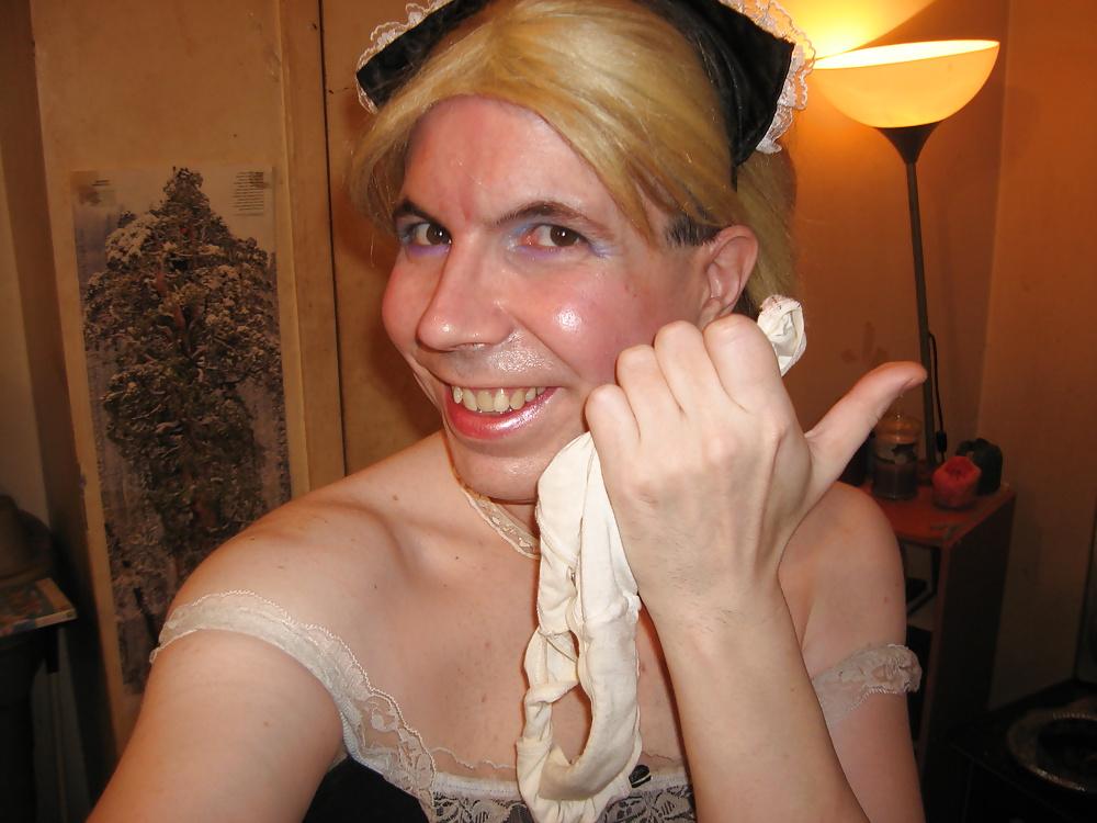 25P Tranny lily annie: FRENCH MAID