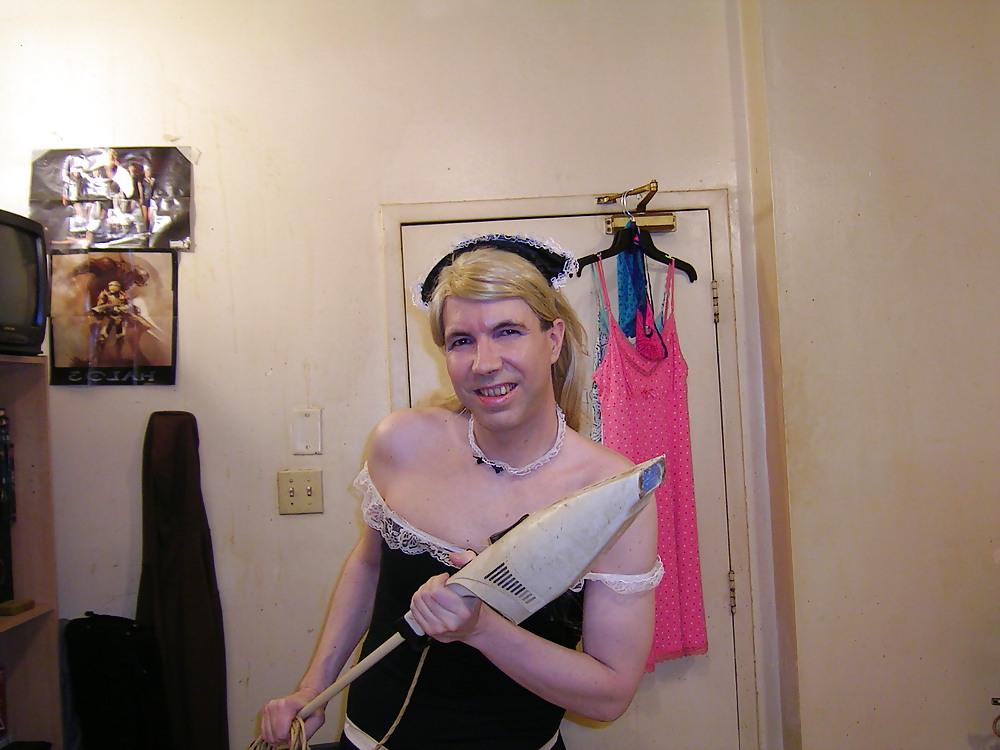 25P Tranny lily annie: FRENCH MAID