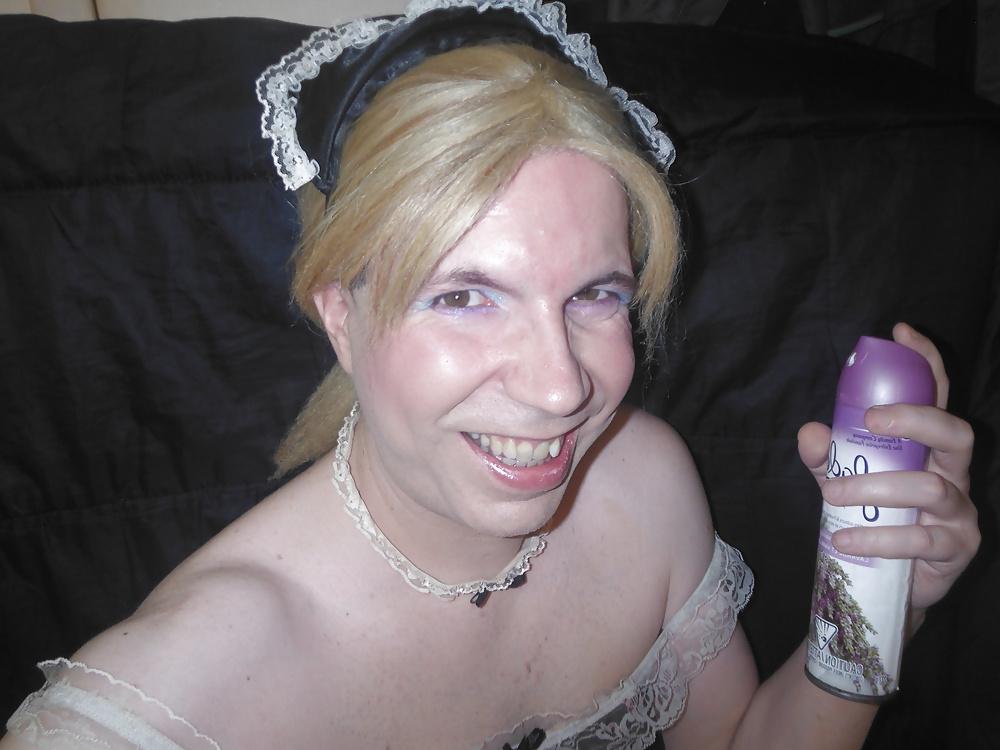 25P Tranny lily annie: FRENCH MAID