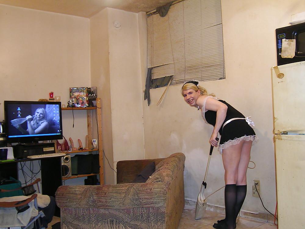 25P Tranny lily annie: FRENCH MAID