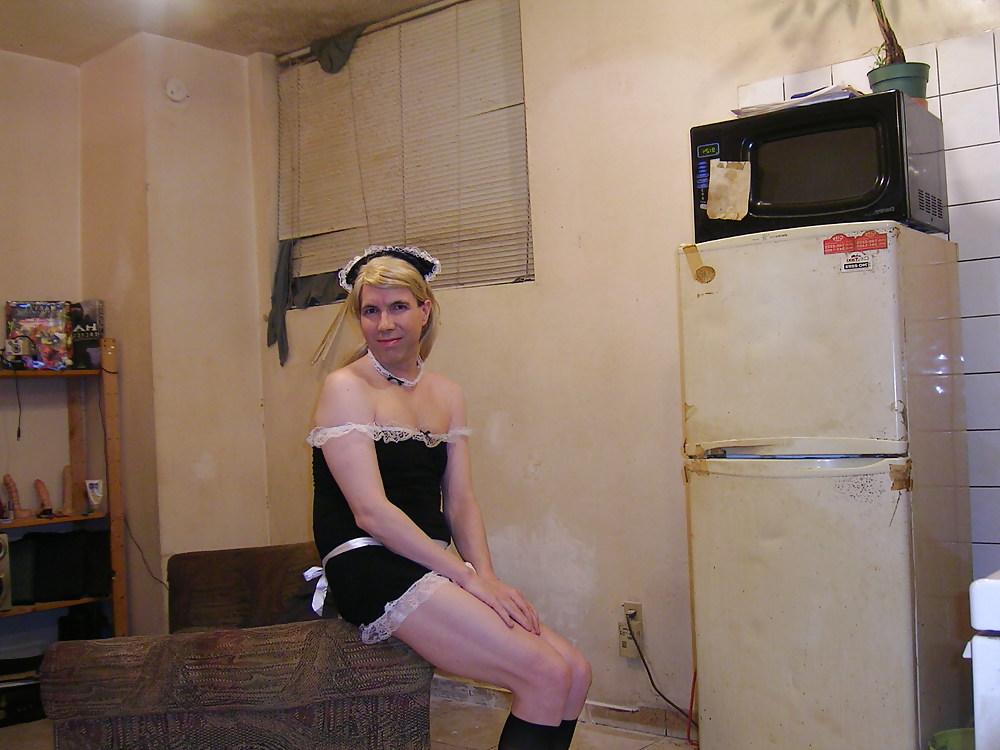 25P Tranny lily annie: FRENCH MAID