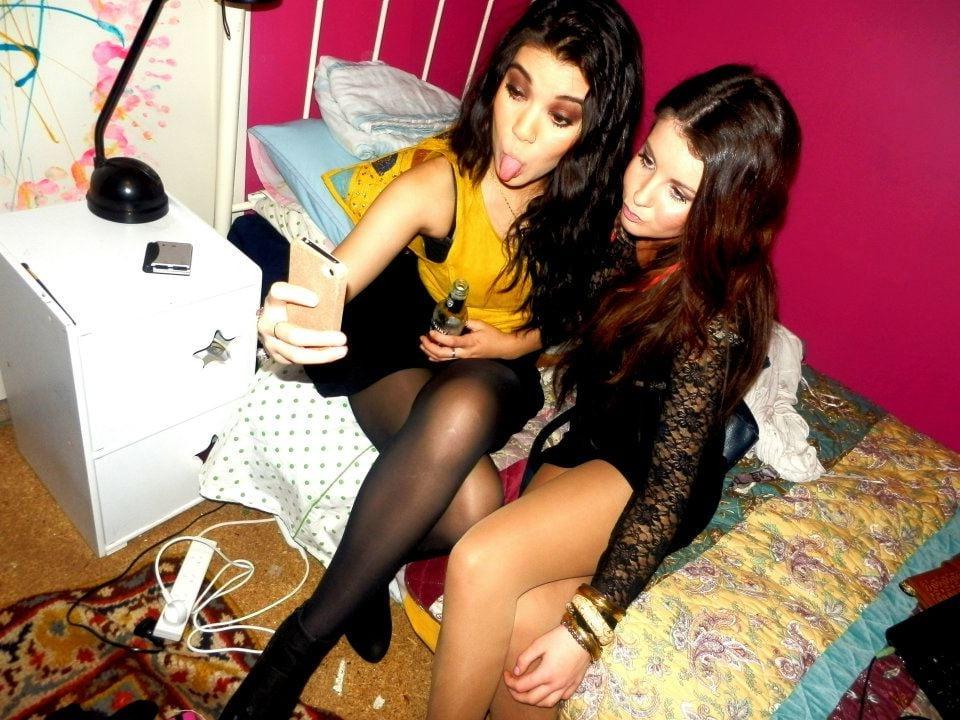 25P sexy babes in tights pantyhose nylons 166