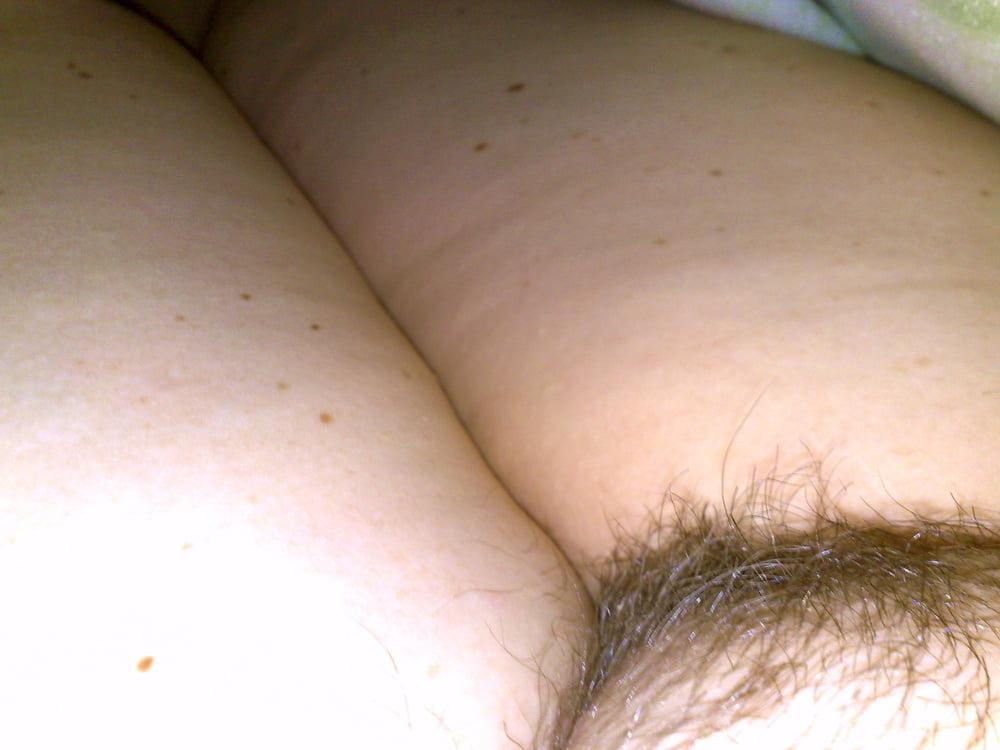 5P French mature labias and mound went from hairy to shaven (1)