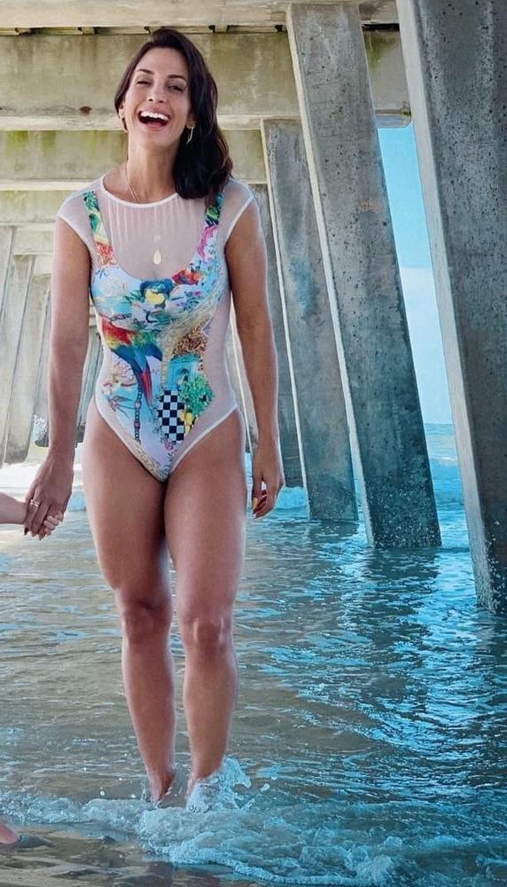25P There Is Nothing Sexier Than A Woman In A Swimsuit 17